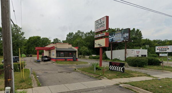 A&W Restaurant - Flint - 2802 S Dort Hwy (newer photo)
